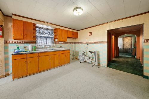 8417 Brandon Ave, Chicago IL 60617-4457 exterior