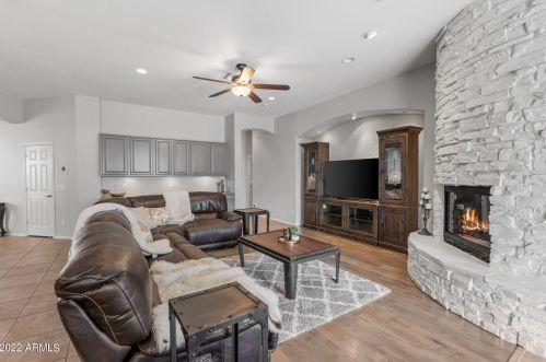 2425 Barbie Ln, Phoenix AZ  85085-5004 exterior