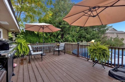 1456 Westbrooke Dr, Lake Nepessing, MI 48446-1262