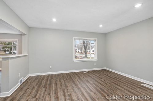 1472 Montgomery Ave, Meskegon MI 49441-1763 exterior