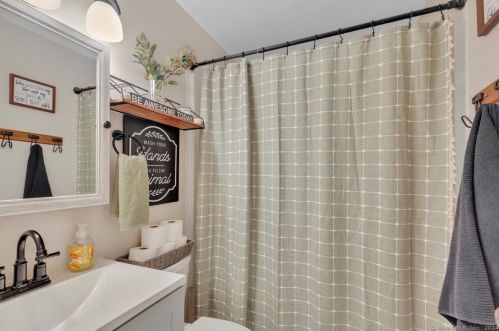 75 Boylston St, Meriden CT 06450-4737 exterior