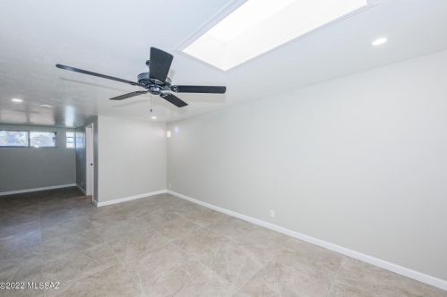 8648 Kenyon Dr, Tucson AZ  85710-4234 exterior