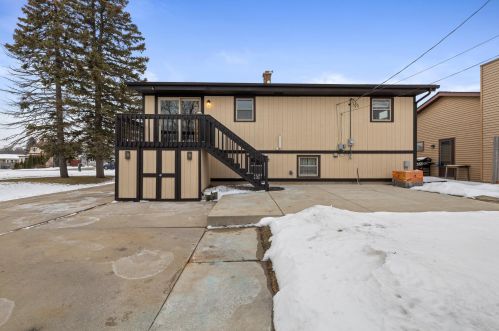 5946 33rd St, Milwaukee, WI 53221-4724