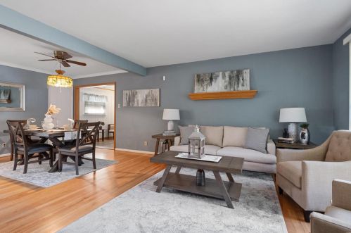 6110 Savio Dr, Saint Louis, MO 63123-2759