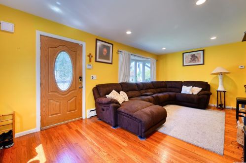 55 Folsom Ave, Huntington Station, NY 11746-1015