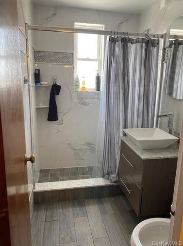 903 Brinsmade Ave, Bronx NY 10465-1903 exterior