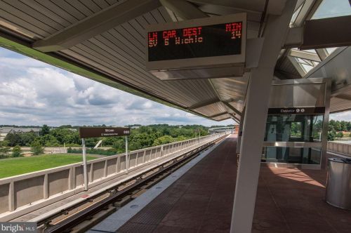 1454 Mclean Mews Ct, Mc Lean VA  22101-3824 exterior