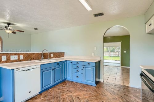 5205 Feather Crk Dr, Fort Pierce FL 34951-2327 exterior