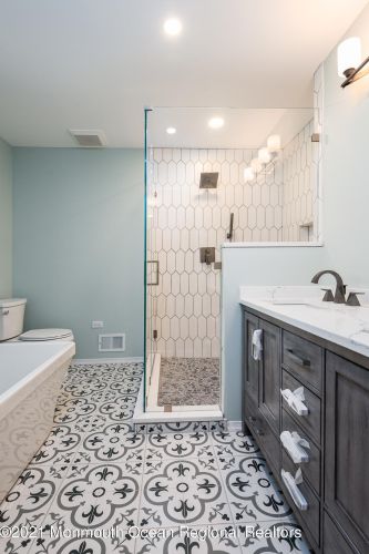 10 Essex Dr, Little Silver NJ  07739-1230 exterior