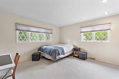 1306 Fawnvalley Dr, Saint Louis MO 63131-3921 exterior