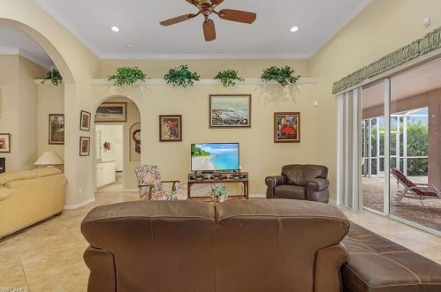 18054 Royal Hammock Blvd, Naples FL 34114-8943 exterior