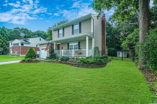66 Rensselaer Dr, Commack, NY 11725-4527