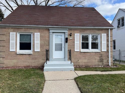 4336 19th Pl, Milwaukee, WI 53209-6836