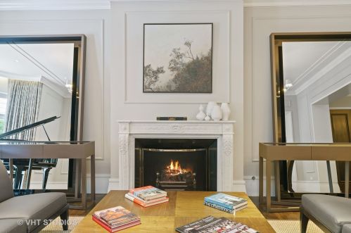 1449 Astor St, Chicago IL 60610-1608 exterior