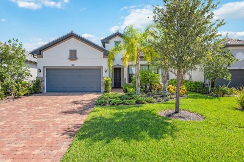 2738 Aviamar Cir, Naples, FL 34114-0097