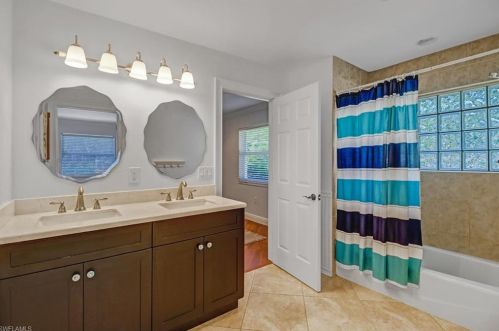 2960 70 St, Naples FL 34105-7219 exterior