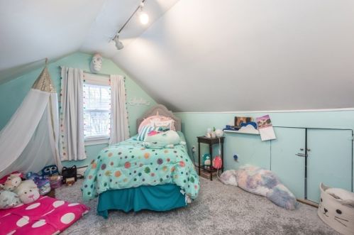 2 Ontario St, Worcester MA 01606-1873 exterior