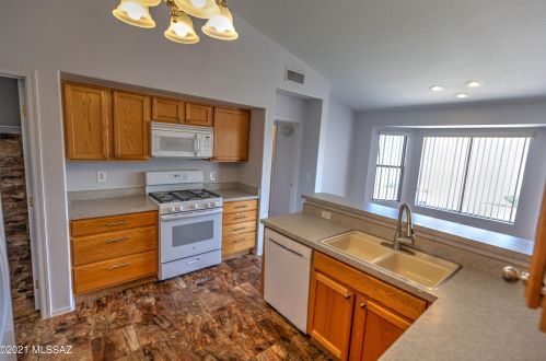 10271 Lucille Dr, Tucson, AZ 85730-6132