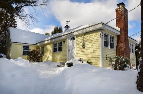 14 Lake St, Ellington, CT 06029-3010