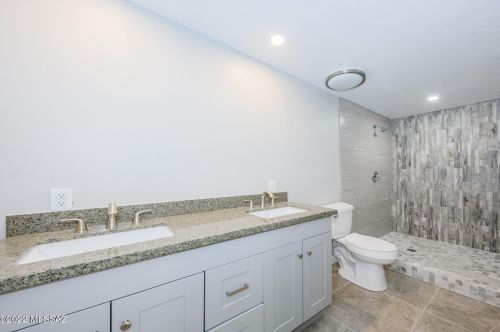 8648 Kenyon Dr, Tucson AZ  85710-4234 exterior