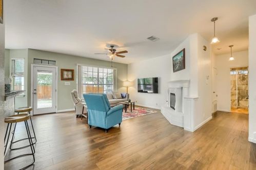 8514 Frst Hts Ln, Austin TX 78749-3500 exterior