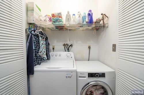 9 Lawrence Ct, Teaneck NJ 07666-6489 exterior