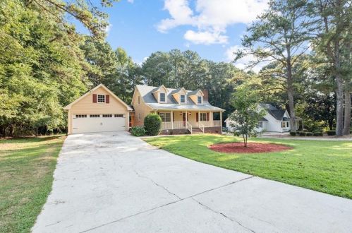 3845 Laurel Fls Dr, Lithonia GA 30039-6586 exterior