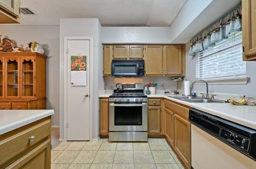 10542 Bilbrook Pl, Austin TX 78748-2398 exterior