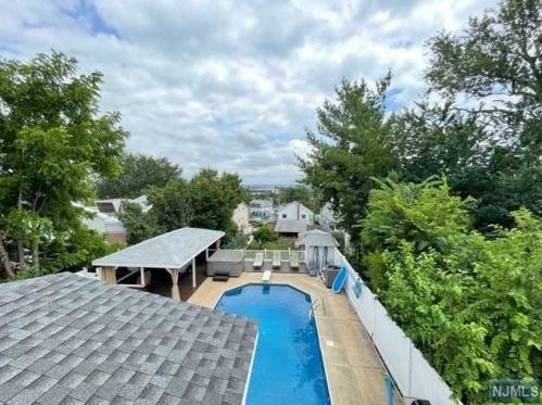 58 Hackensack St, East Rutherford NJ 07073-1415 exterior