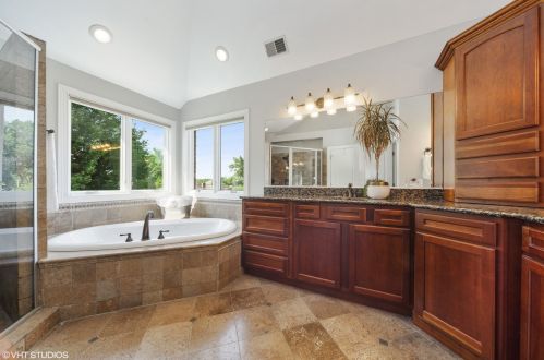 546 Crockett Ave, Elmhurst IL 60126-1810 exterior