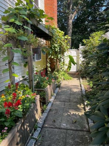 11 Camelot Dr, Norwalk CT 06850-2413 exterior