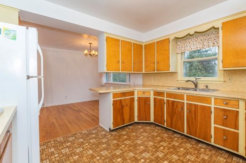 1615 Hamelink Dr, Kalamazoo MI 49002-1657 exterior