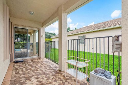 6737 Watertown Dr, Boynton Beach FL 33437-3938 exterior