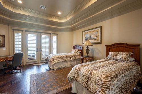 3111 Leeward Ln, Naples FL 34103-4038 exterior