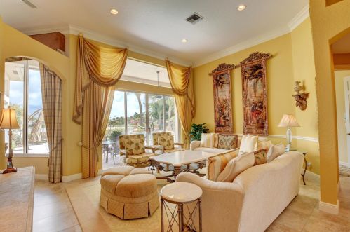 8280 Muirhead Cir, Boynton Beach FL 33472-5063 exterior