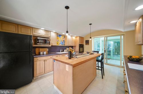 104 Harvey St, Philadelphia PA 19144-3818 exterior