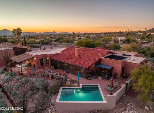 6822 Table Mtn Rd, Tucson AZ 85718-1328 exterior