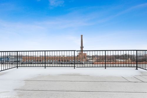 4745 Ravenswood Ave, Chicago IL  60640-4450 exterior