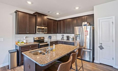 4941 Lower Elm St, Atlanta, GA 30349-1688