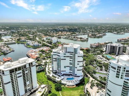 4151 Gulf Shore Blvd, Naples FL 34103-2293 exterior