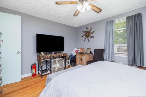 17 Shady Oak Dr, Enfield CT 06082-2311 exterior