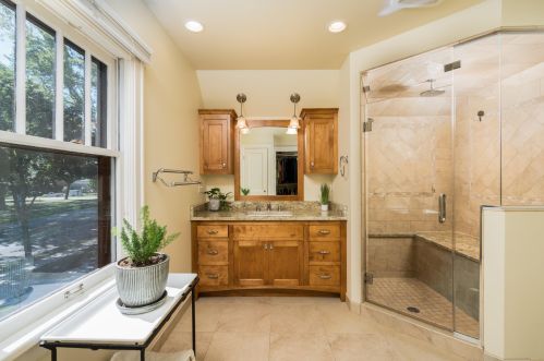 5925 Lk Dr, Milwaukee WI 53217-4629 exterior