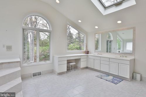 2076 Packard Ave, Huntingdon Valley PA 19006-6418 exterior