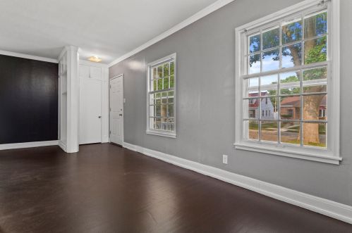 3737 37th St, Milwaukee, WI 53216-3007