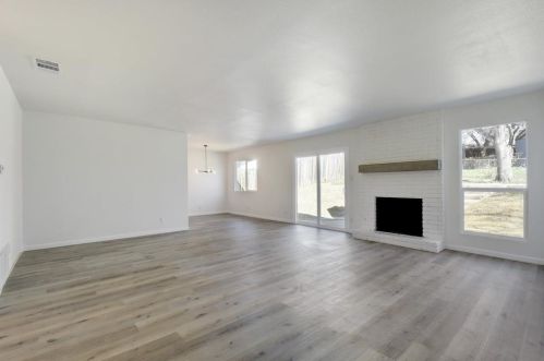 2522 Chaparral Trl, Austin TX  78744-3614 exterior