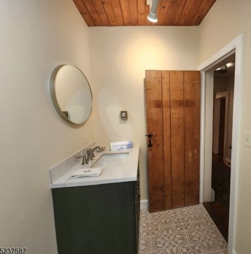 35 Main St, Clinton NJ 08809-1250 exterior