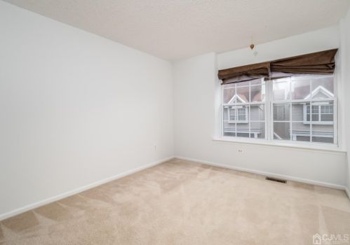 91 Inverness Dr, Edison NJ 08820-4654 exterior