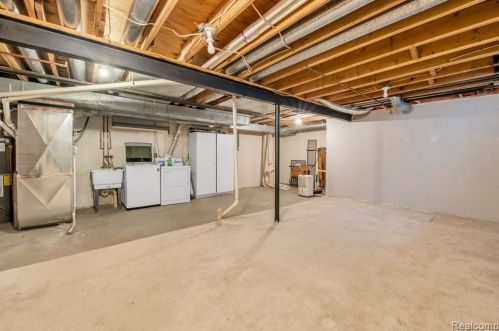 287 Mdw Brg Dr, Rochester MI 48307-3051 exterior