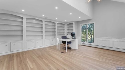 2 Toboggan Rdg Rd, Upper Saddle River NJ 07458-2521 exterior