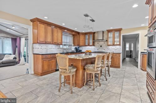 3883 Dempsey Ln, Huntingdon Valley PA  19006-1901 exterior